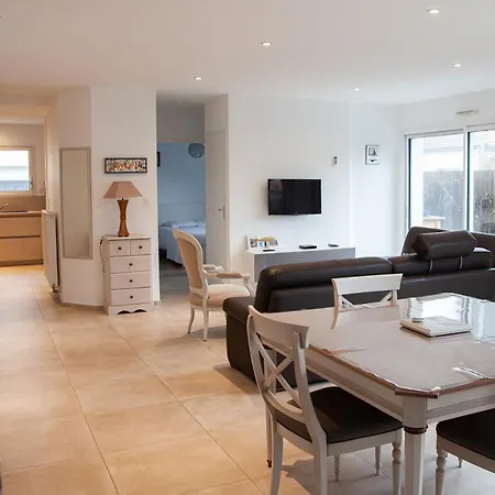 Maison Proche Plage, Centre 6-8personnes , Parking *
